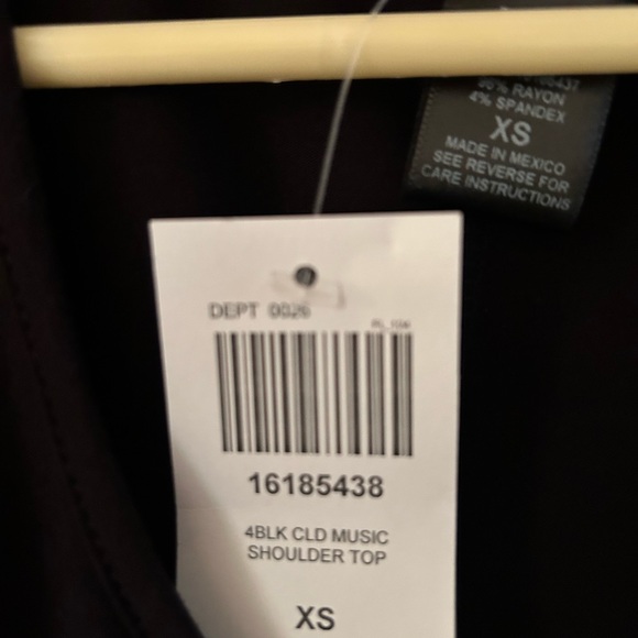 Hot Topic Music Notes & Clefs Cold Shoulder Girls Top NWT - Picture 7 of 8